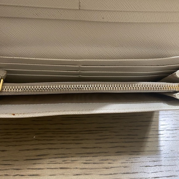 Prada Beige Leather Wallet - Picture 6 of 7